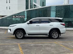 Toyota Hilux SW4