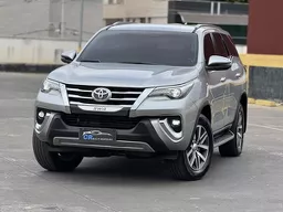 Toyota Hilux SW4