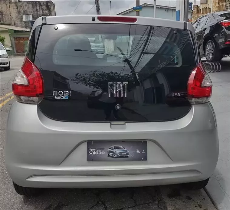 Fiat Mobi Prata 4