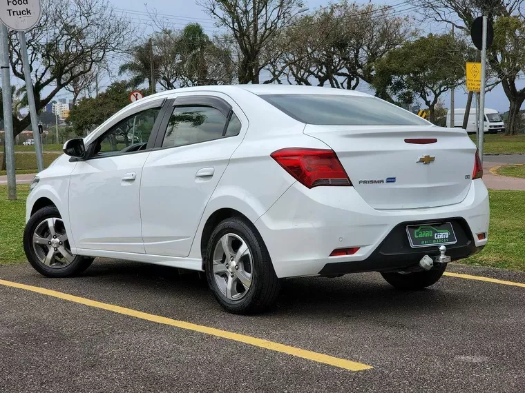 Chevrolet Prisma Branco 8