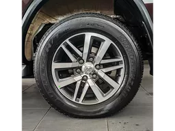 Toyota Hilux SW4