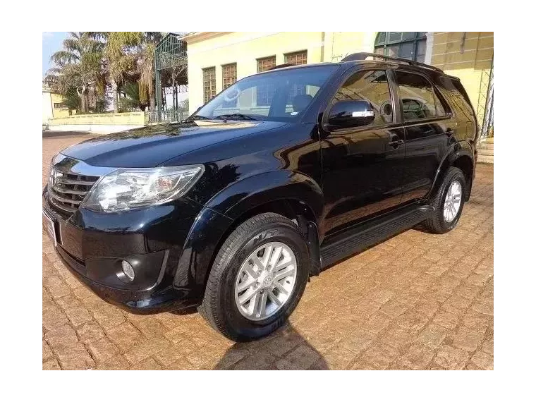 Toyota Hilux SW4 Preto 3