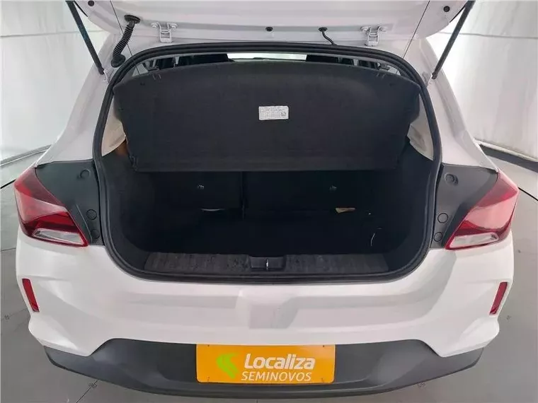 Chevrolet Onix Branco 17