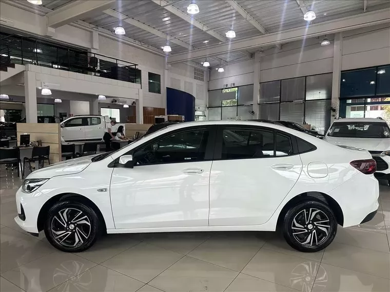 Chevrolet Onix Branco 9