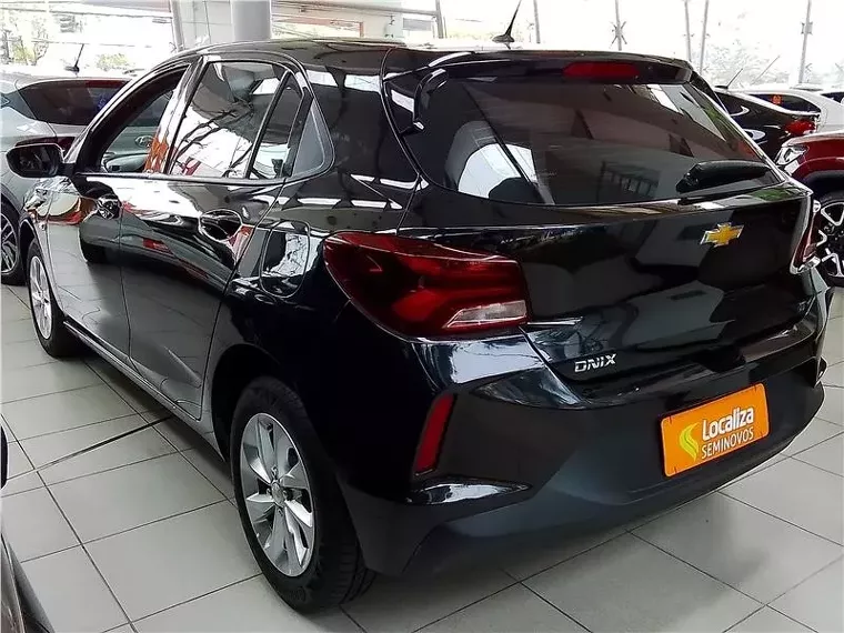 Chevrolet Onix Preto 2