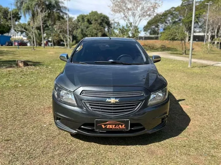 Chevrolet Onix Cinza 2