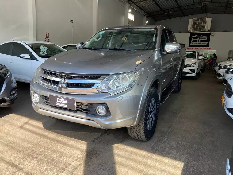 Mitsubishi L200 Triton Prata 4