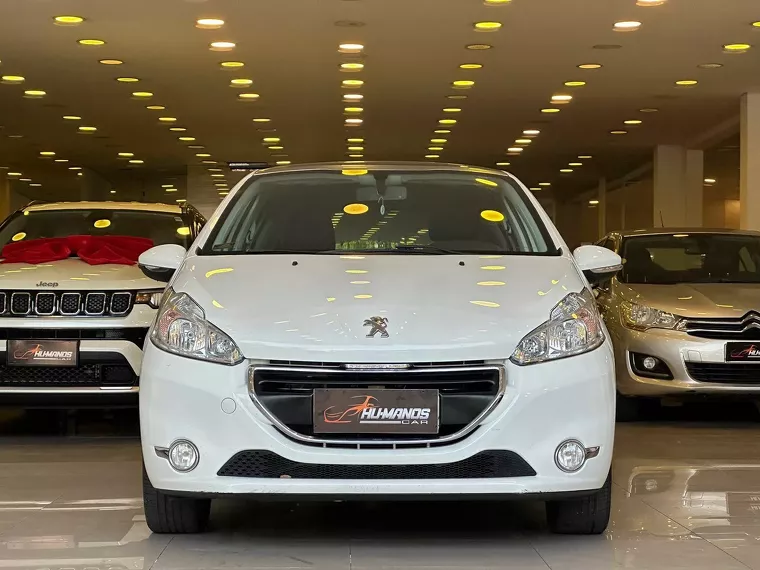 Peugeot 208 Branco 12