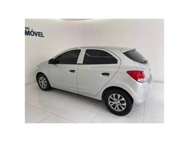 Chevrolet Onix Prata 6