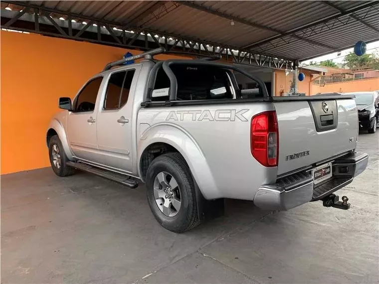 Nissan Frontier Prata 10