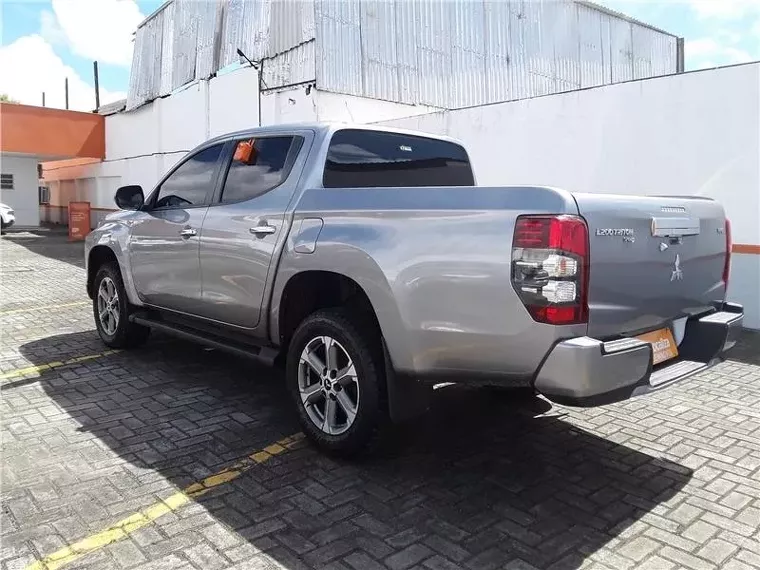 Mitsubishi L200 Triton Prata 3