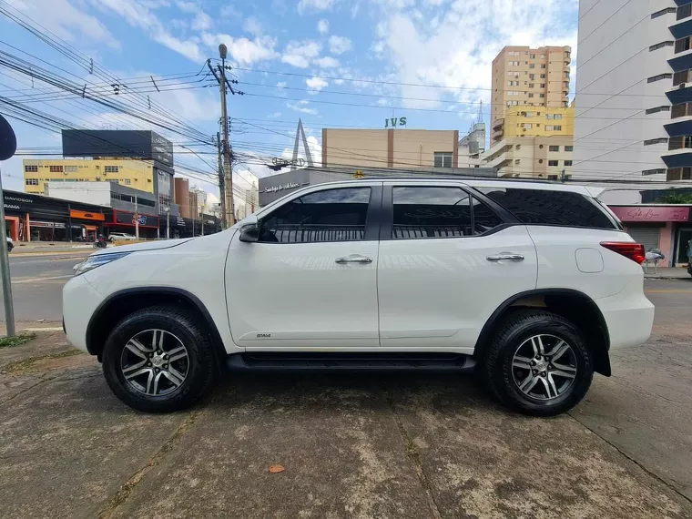 Toyota Hilux SW4 Branco 1