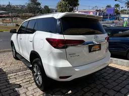 Toyota Hilux SW4