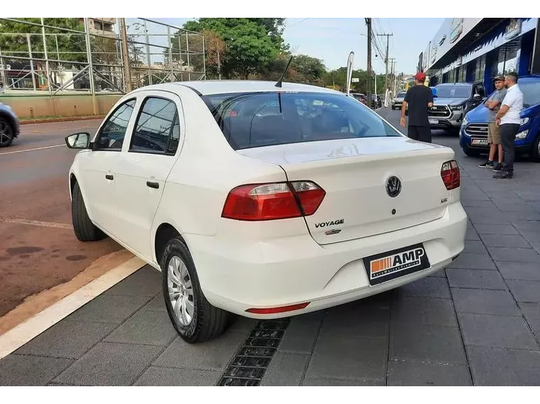 Volkswagen Voyage Branco 2