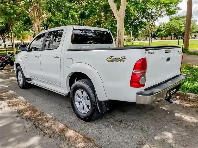 Toyota Hilux Branco 4