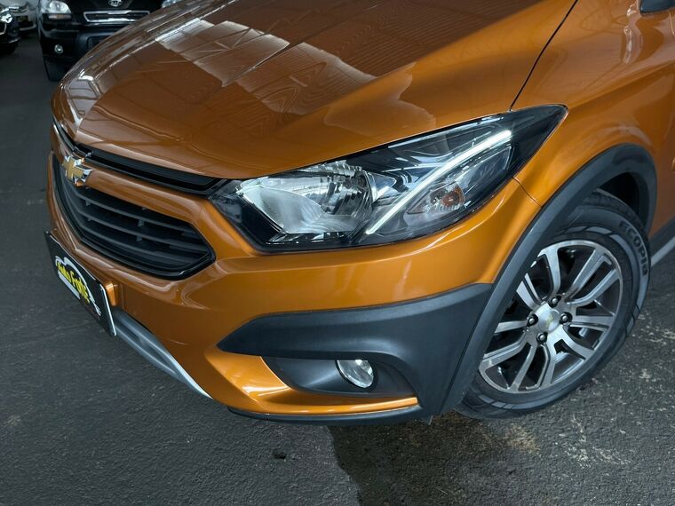 Chevrolet Onix Laranja 1