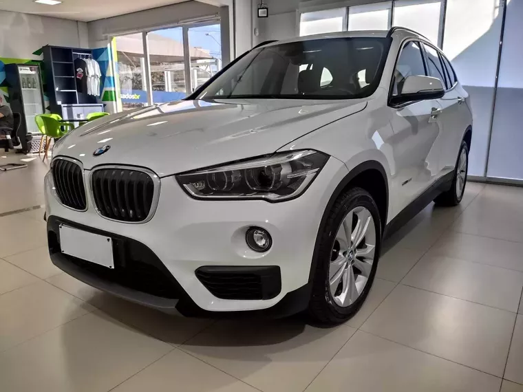 BMW X1 Branco 7