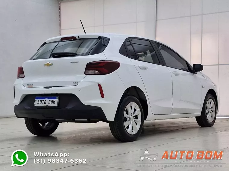 Chevrolet Onix Branco 3