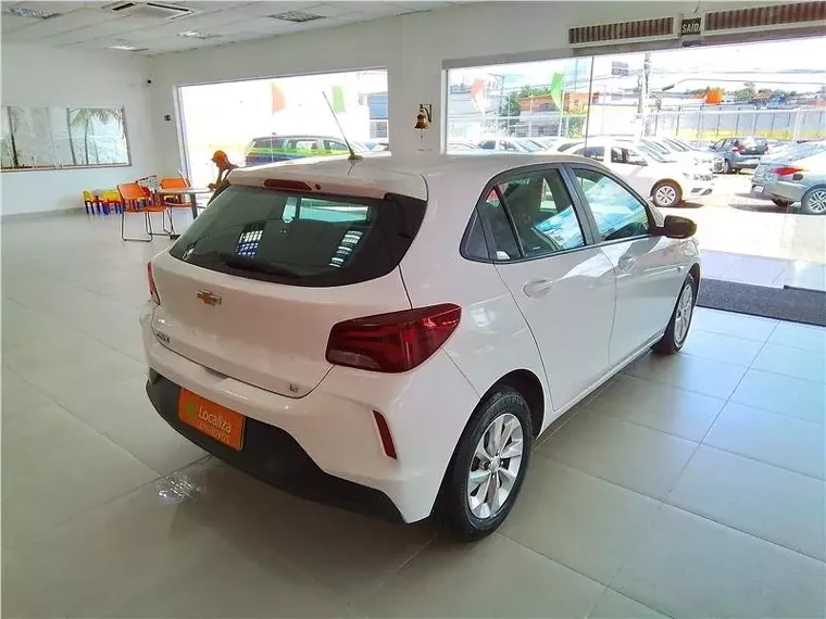 Chevrolet Onix Branco 6