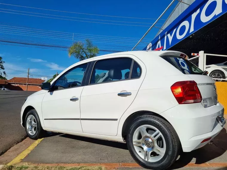 Volkswagen Gol Branco 10