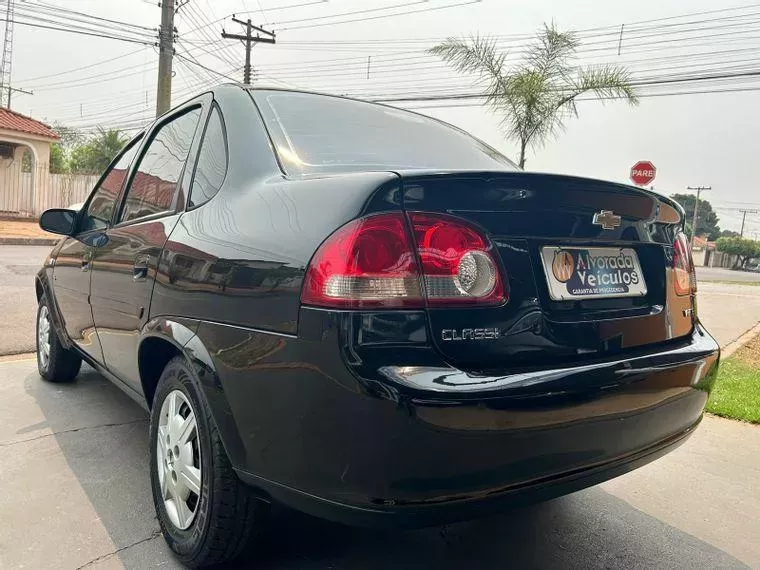 Chevrolet Classic Preto 4