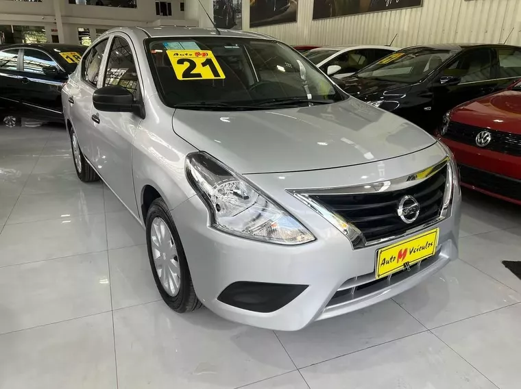 Nissan Versa Prata 5