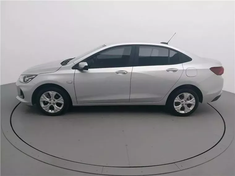 Chevrolet Onix Prata 18