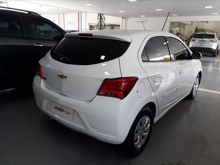 Chevrolet Onix Branco 9