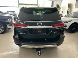 Toyota Hilux SW4