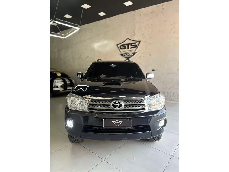 Toyota Hilux Preto 4