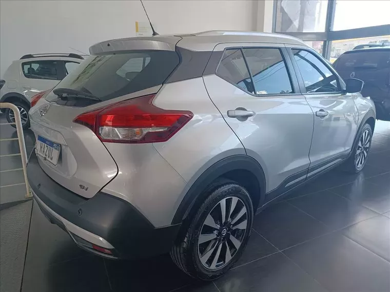 Nissan Kicks Prata 9