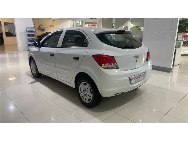 Chevrolet Onix Branco 4