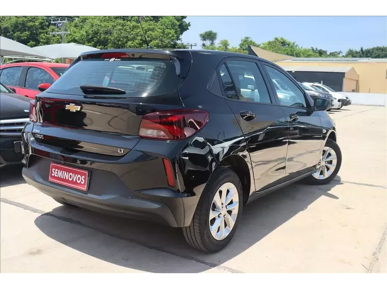 Chevrolet Onix Preto 10