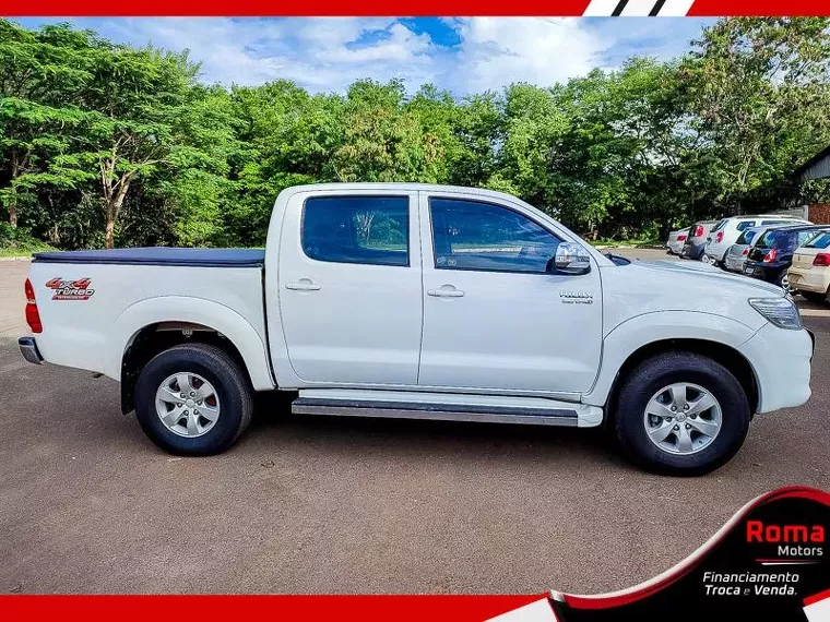 Toyota Hilux Branco 15