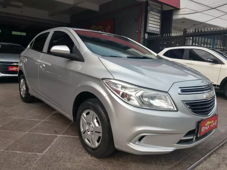 Chevrolet Onix Prata 12