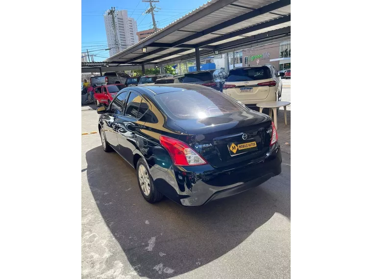 Nissan Versa Preto 6