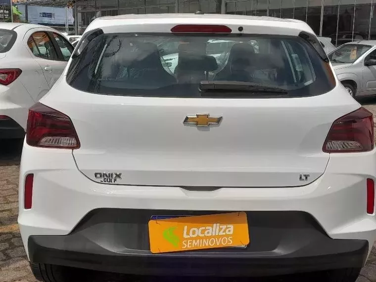 Chevrolet Onix Branco 4