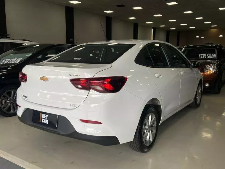 Chevrolet Onix Branco 6