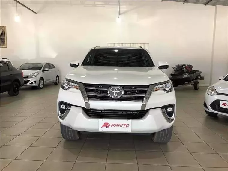 Toyota Hilux SW4 Branco 1