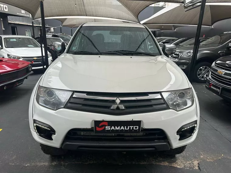 Mitsubishi L200 Branco 13