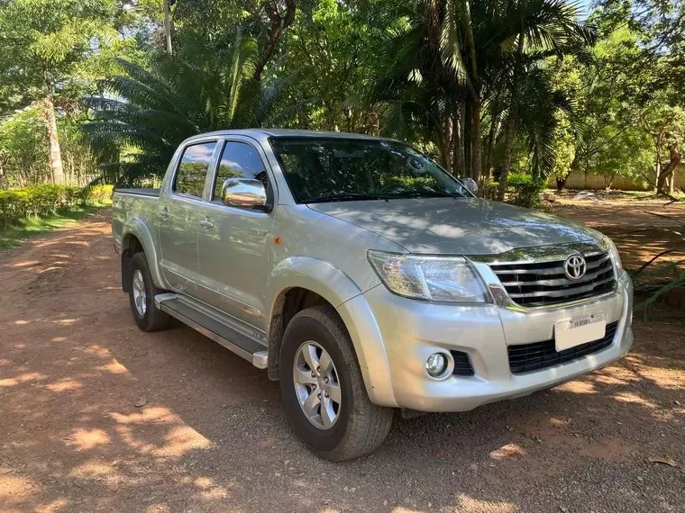 Toyota Hilux Prata 10