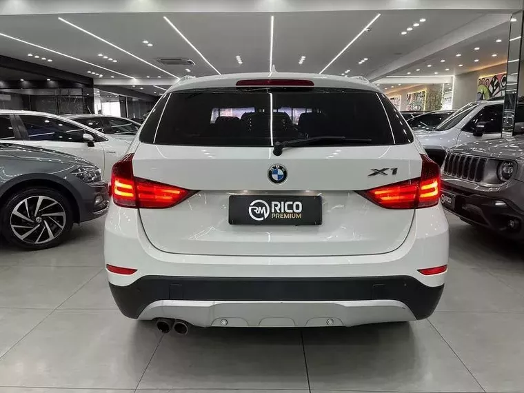 BMW X1 Branco 10