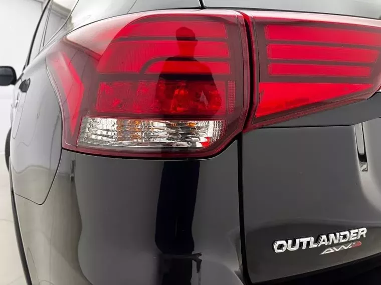 Mitsubishi Outlander Preto 27