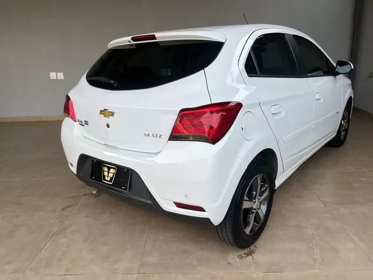 Chevrolet Onix Branco 1