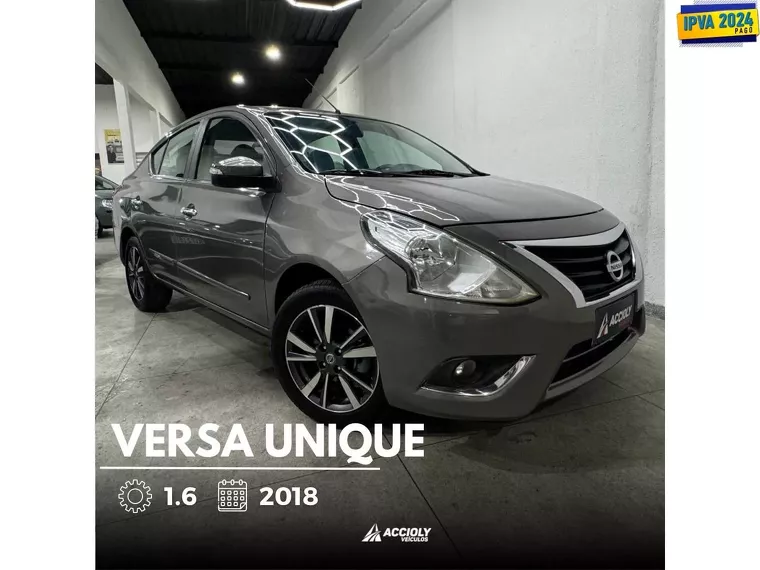 Nissan Versa Cinza 1