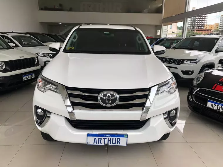 Toyota Hilux SW4 Branco 9