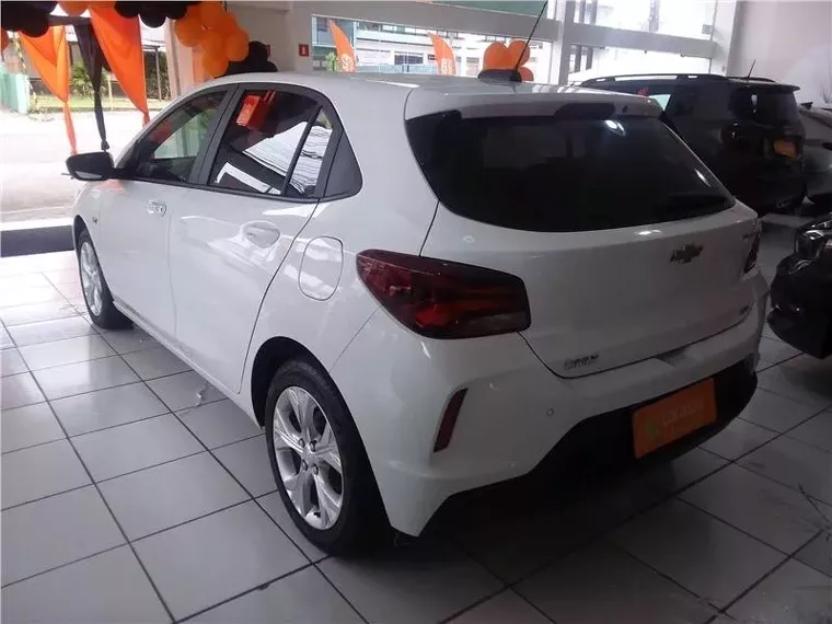 Chevrolet Onix Branco 5