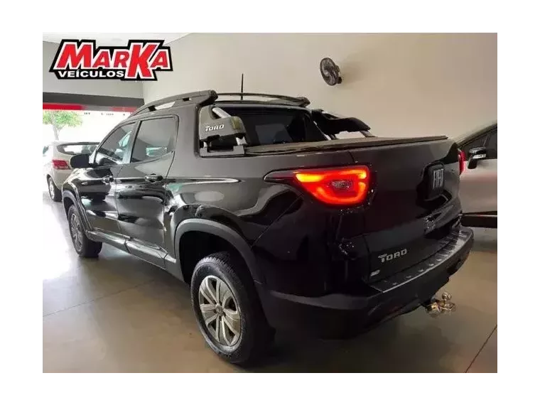 Fiat Toro Preto 4