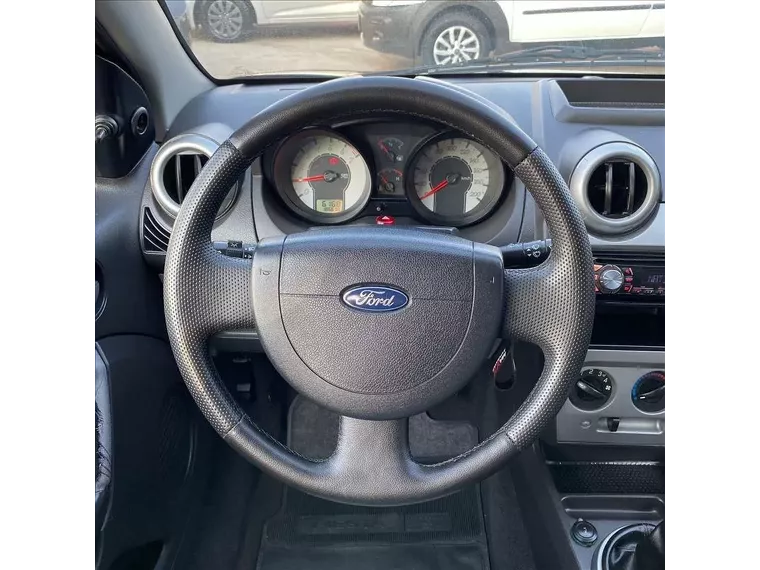 Ford Fiesta Preto 11