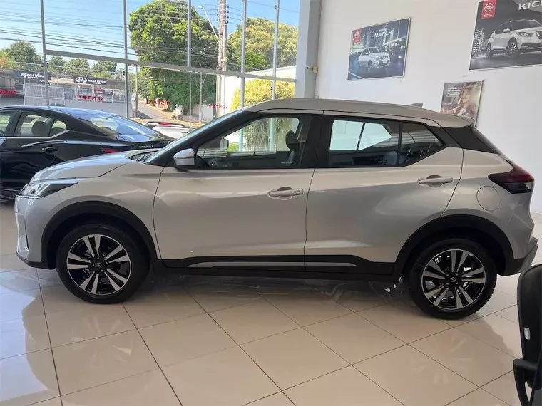 Nissan Kicks Prata 4